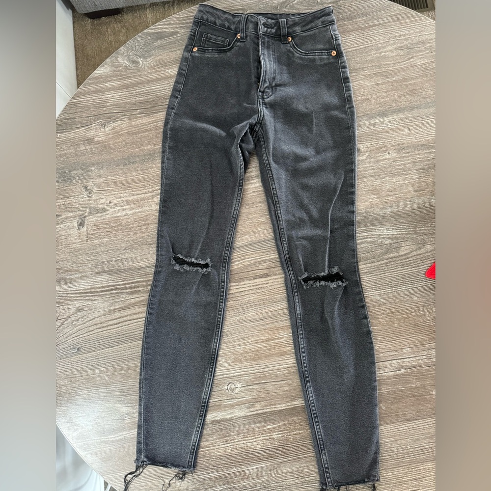 H&M BLACK SKINNY JEANS